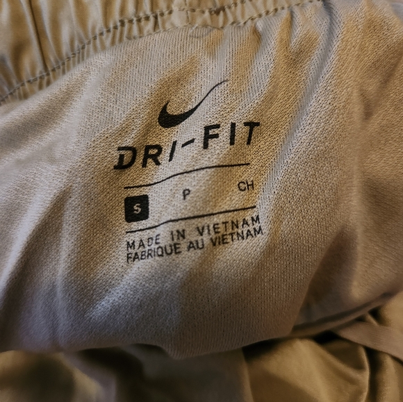 Nike Running Shorts - Picture 2 of 3